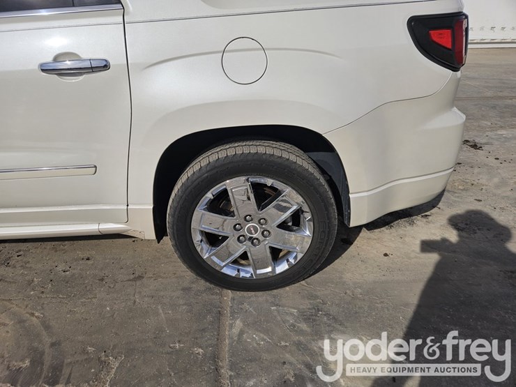 2014-gmc-acadia-image-13