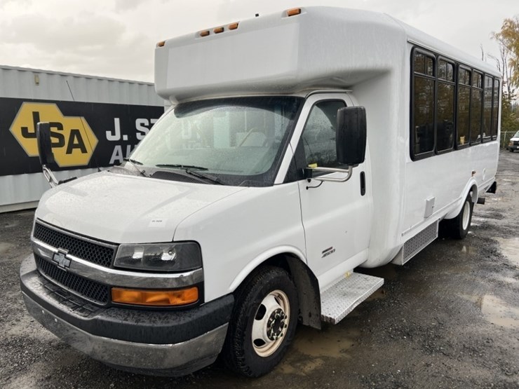 2015-chevrolet-express-paratransit-bus-image-1