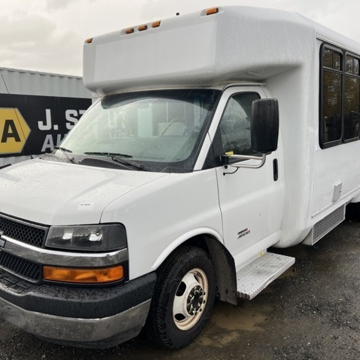 2015 Chevrolet Express Paratransit Bus