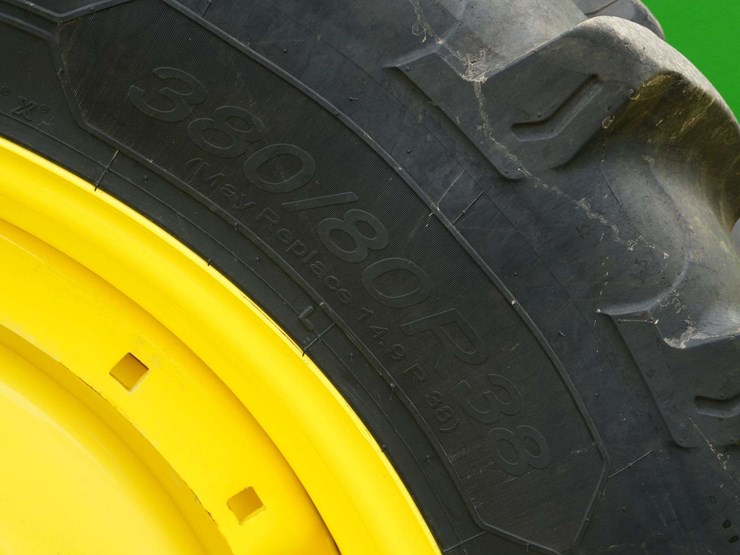 2012-john-deere-8235r-image-41
