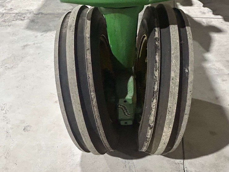 john-deere-70-image-9