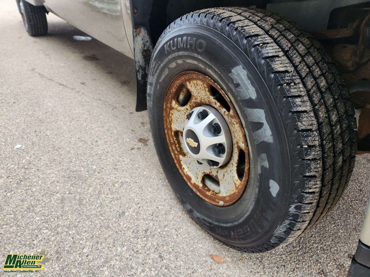 2012-chevrolet-silverado-2500hd-image-14