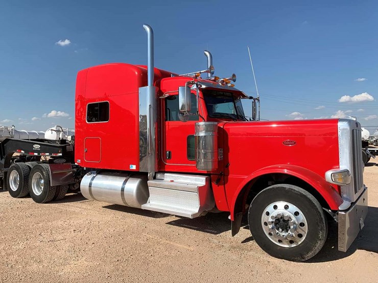 2019-peterbilt-389-image-1