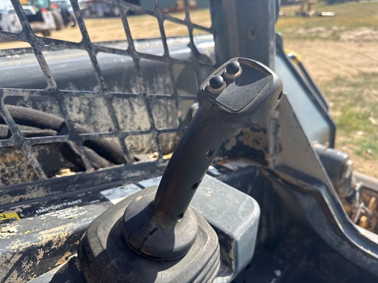 2021-deere-325g-image-25