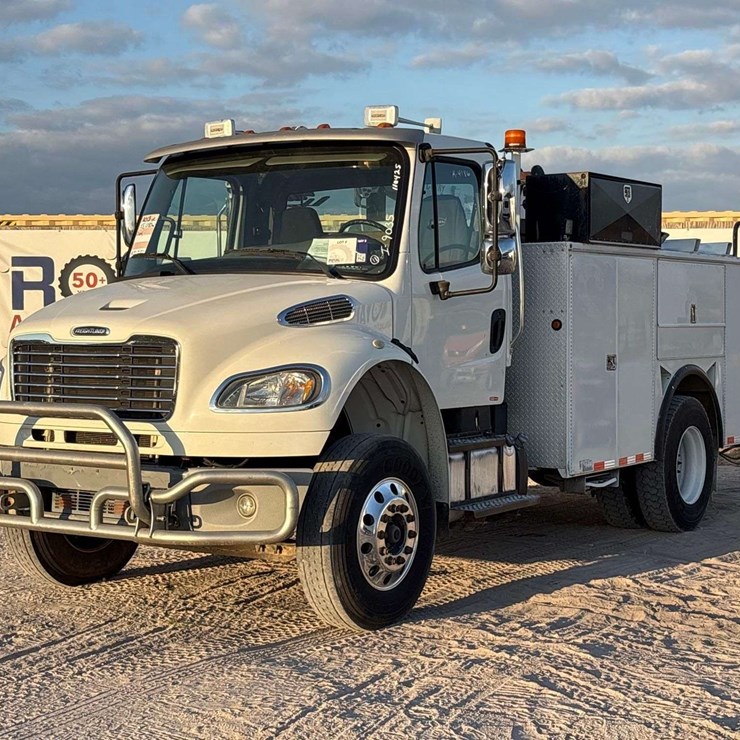 2013 FREIGHTLINER M2 106