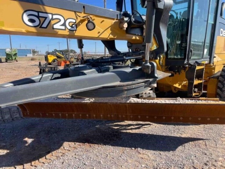 2018-deere-672g-image-10