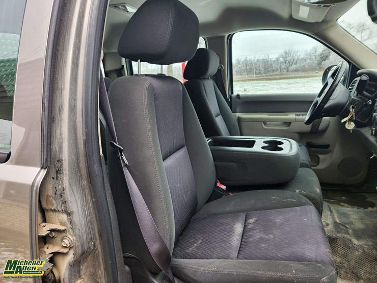 2012-chevrolet-silverado-2500hd-image-35