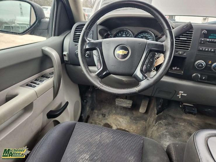 2012-chevrolet-silverado-2500hd-image-26