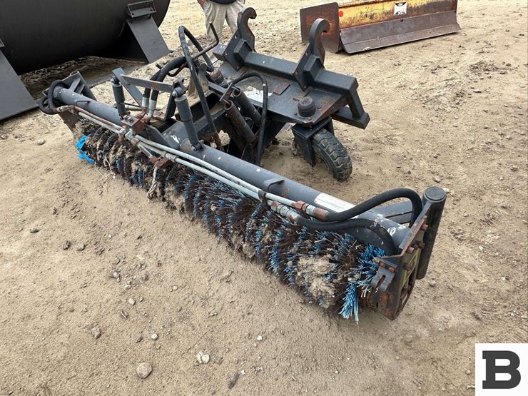 1997-holms-industrial-hydraulic-broom-image-3