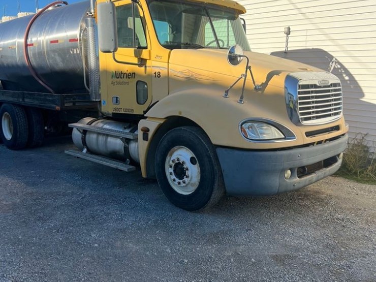 2005-freightliner-liquid-nurse-truck-(pz14146,-unit-27975)-image-7
