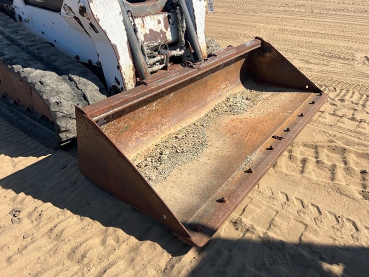 2012-bobcat-t770-image-16