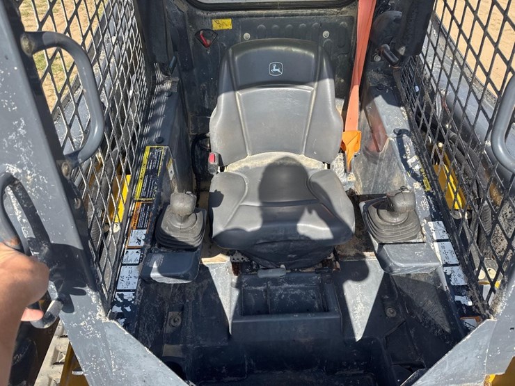 2021-deere-325g-image-23