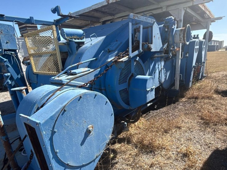 caterpillar-d353-image-1