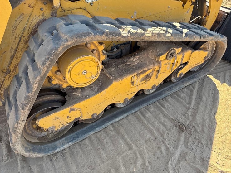 2023-caterpillar-259d3-image-18