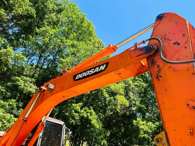 2010-doosan-dx180-lc-image-14