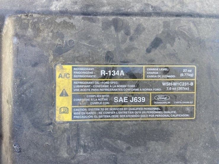 2011-ford-crown-victoria-sedan-image-24