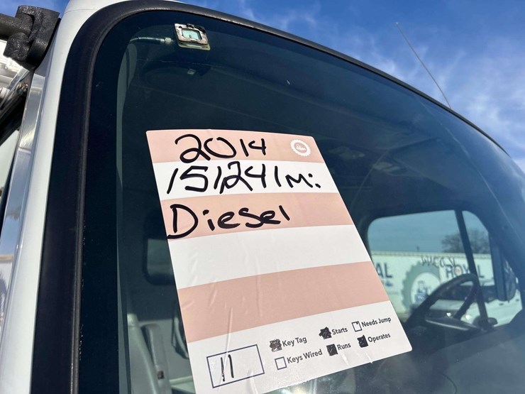 2014-freightliner-m2-106-image-33