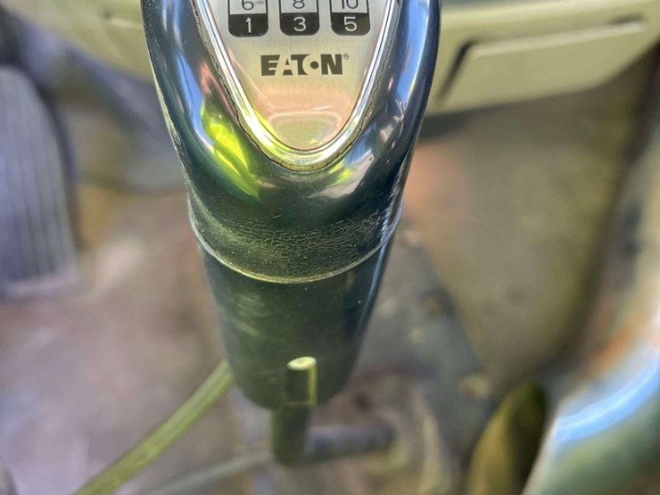 2016-peterbilt-579-image-23