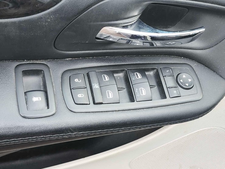 2015-dodge-grand-caravan-se-image-20