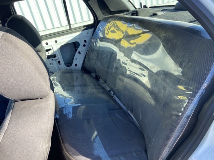 2011-ford-crown-victoria-sedan-image-17