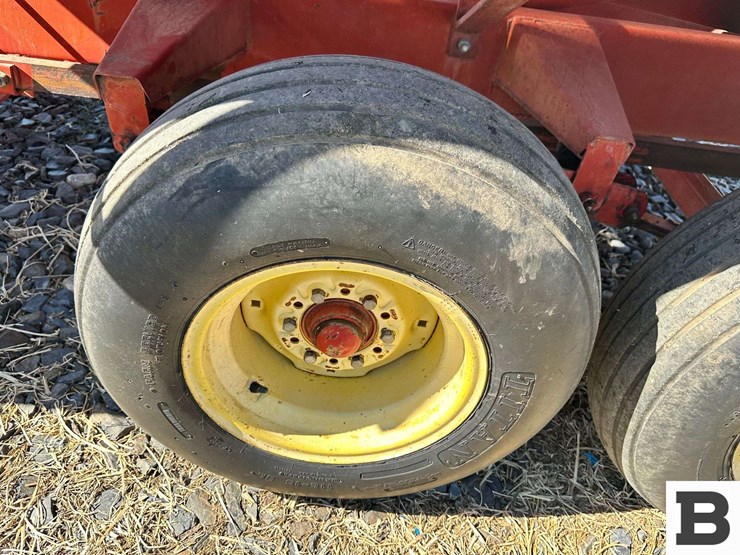 new-holland-1032-image-24