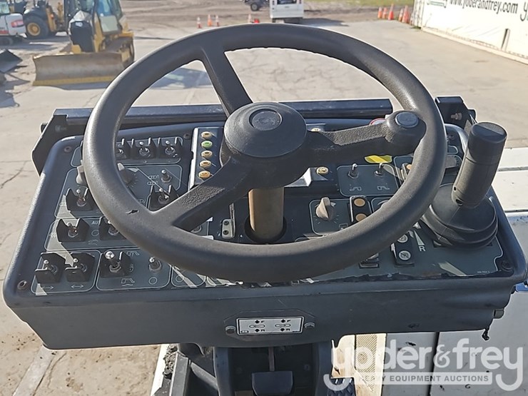 2014-caterpillar-ap-1000e-image-39