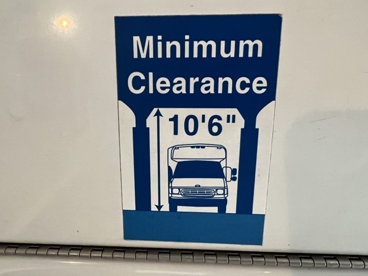 2016-chevrolet-express-paratransit-bus-image-23