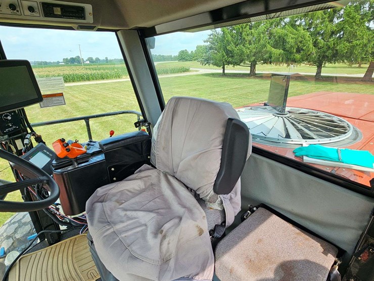 hesston-8550s-self-propelled-mower-conditioner-image-18