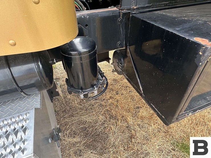 2000-peterbilt-grain-truck---lewiston,-id-image-13