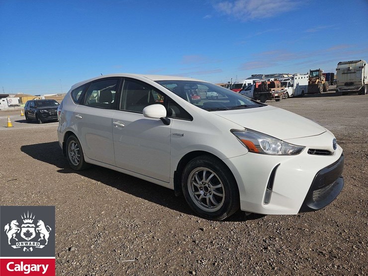 2015-toyota-prius-v-hybrid-4dr-wagon-image-2