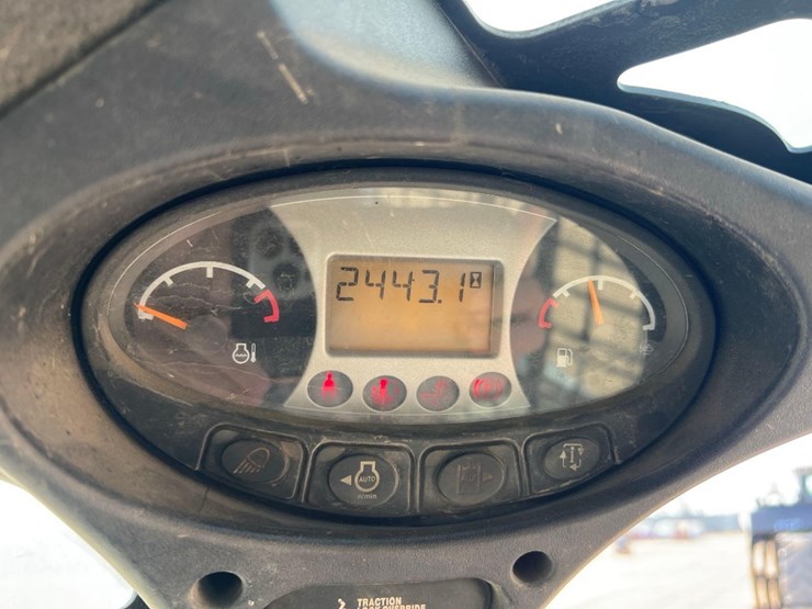 2022-bobcat-s740-image-30