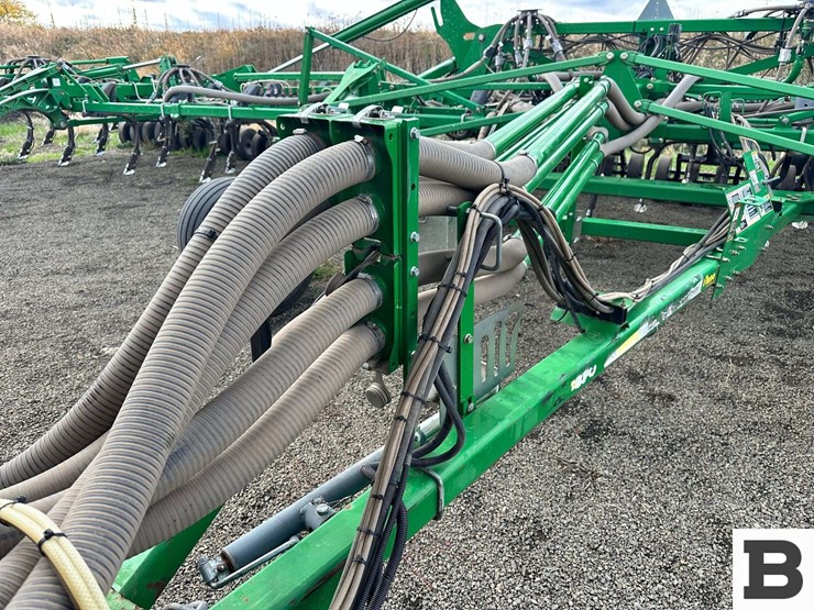 john-deere-1830-image-54