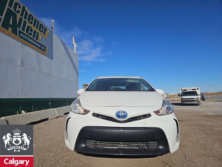 2015-toyota-prius-v-hybrid-4dr-wagon-image-6