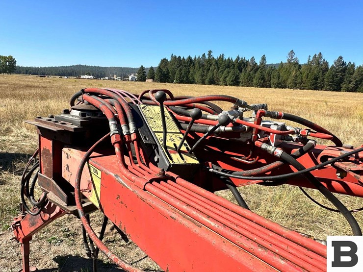 new-holland-216-image-14