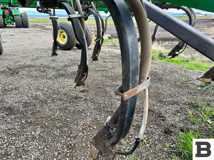 john-deere-1830-image-17