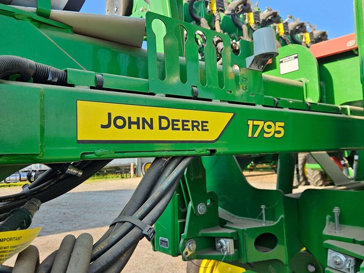 2024-john-deere-1795-image-4