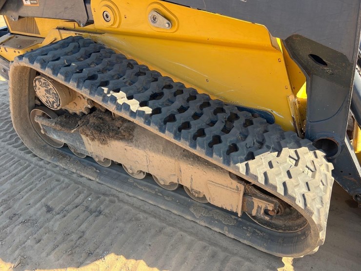 2020-deere-333g-image-13