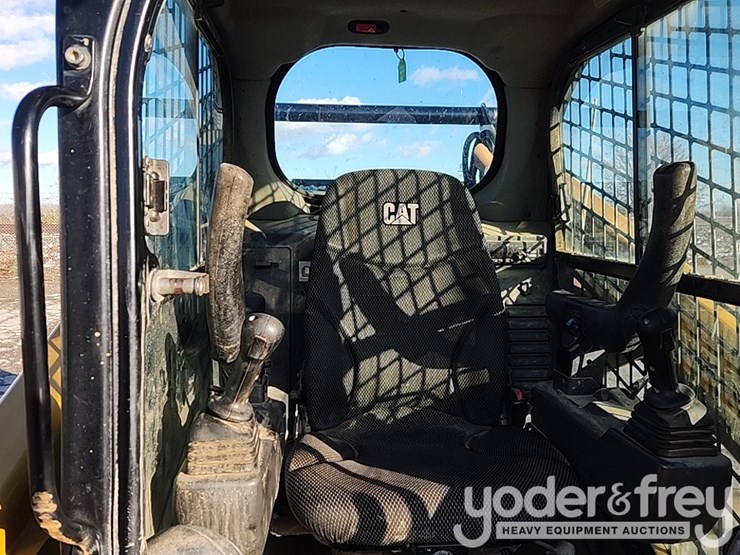 2021-caterpillar-289d3-image-31