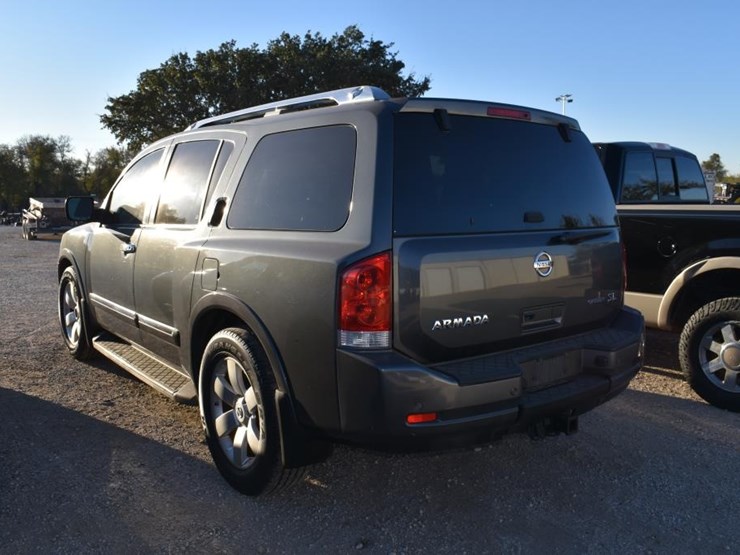 2012-nissan-armada-image-4