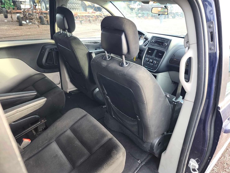 2015-dodge-grand-caravan-se-image-47