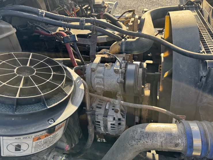 2007-freightliner-108sd-image-9