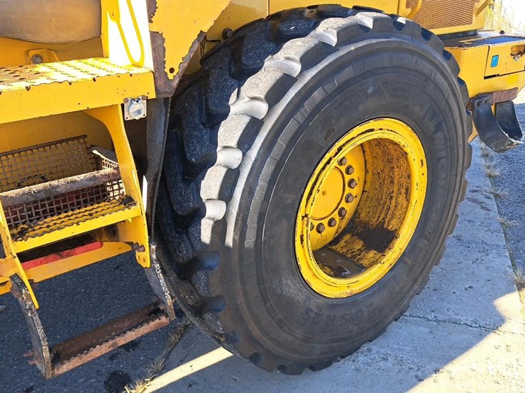 2018-deere-544k-image-45