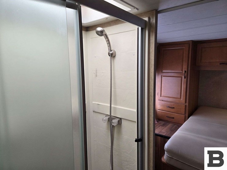 2014-ford-e450-image-10