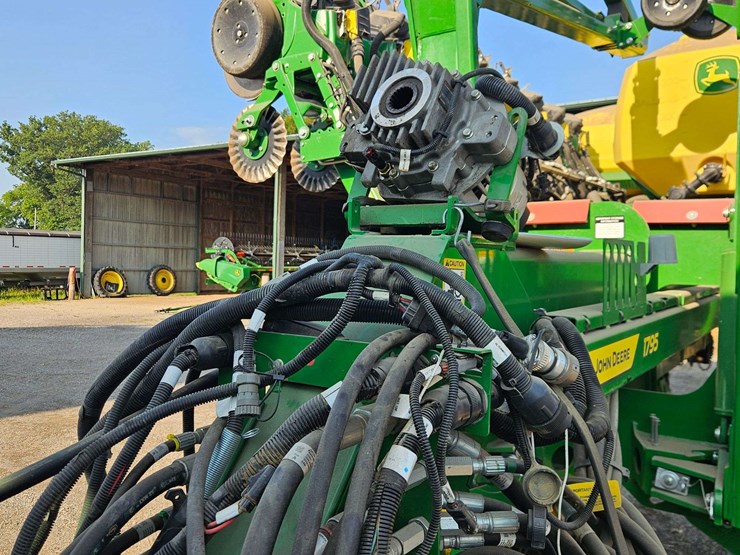 2024-john-deere-1795-image-6