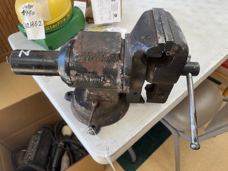 #114504-•-vise-image-1