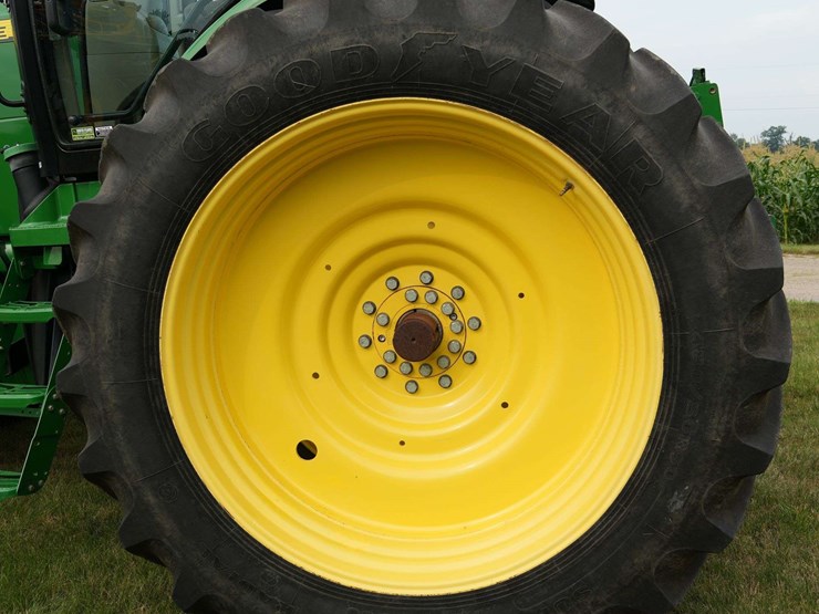 2011-john-deere-8285r-image-49