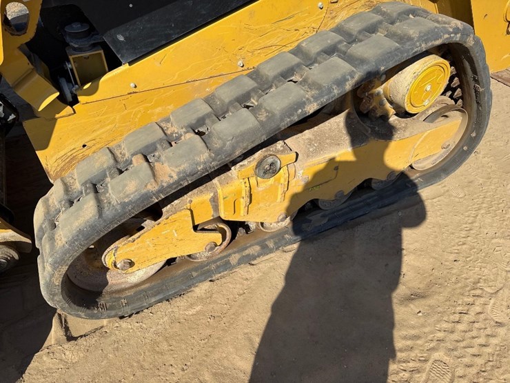 2023-caterpillar-259d3-image-9