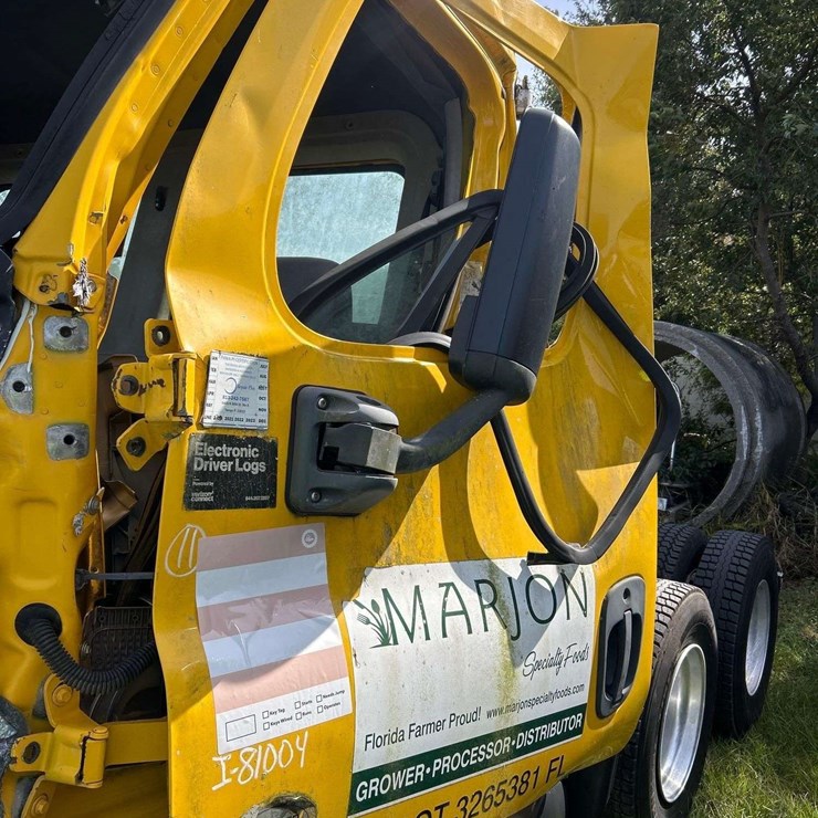 2013 FREIGHTLINER CASCADIA 125