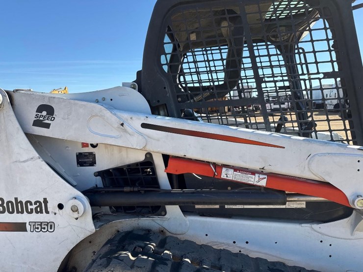 2015-bobcat-t550-image-18