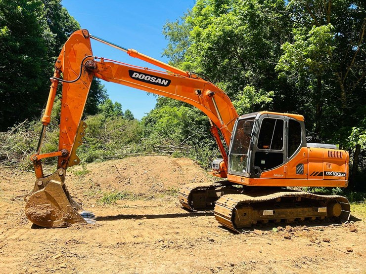 2010-doosan-dx180-lc-image-1